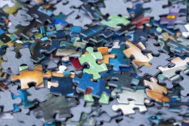 Yapbozun parçaları.