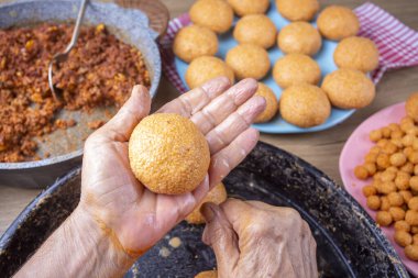 Geleneksel Türk Yemekleri; Doldurulmuş Köfteler, Türkçe 