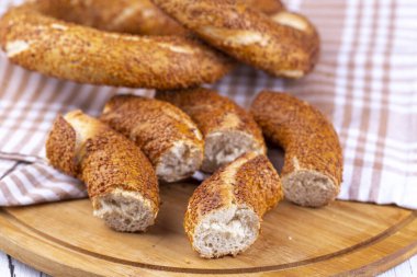 Simit adında bir Türk fast food simidi. Susamlı Türk simidi Simit. Simit geleneksel Türk pastanesidir..