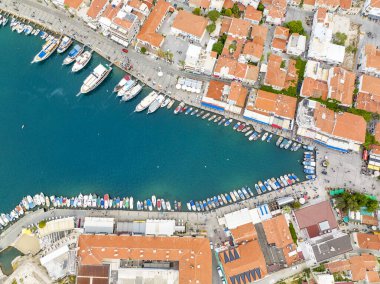 Foca - İzmir - Türkiye, 16 Mayıs 2023, İzmir 'in batısındaki Foca köyünün Hava Fotoğrafları. Foca Kalesi