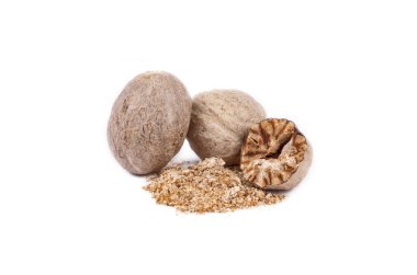 Küçük Hindistan cevizi baharat beyaz arka plan üzerinde izole