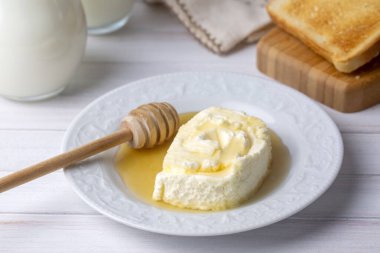 Türk Bal Kaymak - Bal ve Tereyağı Kreması