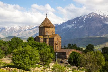 Van Gölü 'ndeki Akdamar Adası. Kutsal Haç Ermeni Katedrali - Akdamar - Ahtamara - Türkiye