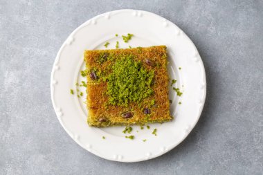 Türkiye tatlı öncesi kadayif - şam fıstıklı kadayif