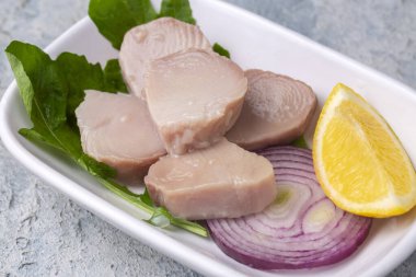 Türk mezeleri zeytinyağlı Tunny Balığı (Türkçe: Lakerda))