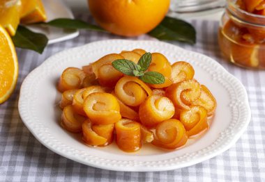 Geleneksel Türk mutfağından; Portakal kabuğu reçeli (Türkçe adı; Portakal kabugu receli)