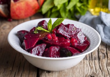 Geleneksel Türk aperatifleri; Kırmızı pancar salatası (Türkçe adı; Pancar salatasi mezesi)