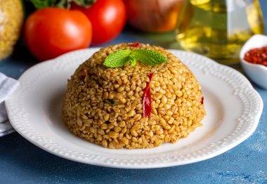 Siyez buğday ve sebzeli Bulgur pilavı (Türkçe adı; siyez bulgur pilavi))