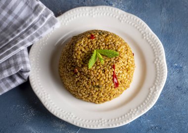 Bulgur pilaf with Siyez wheat and vegetables