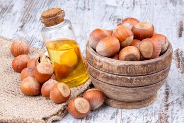 Cam şişede fındık yağı