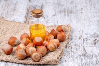 Cam şişede fındık yağı