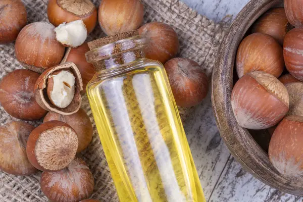 Cam şişede fındık yağı