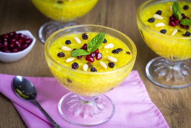 Osmanlı sarayının geleneksel tatlısı, pudinge benzer tatlı; Türk Geleneksel Tatlısı Zerde