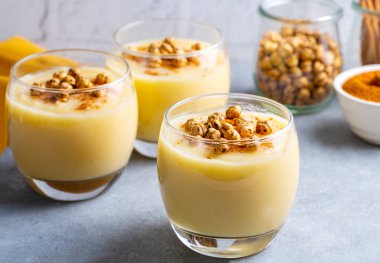 Kızarmış nohut Boza veya Bosa ile geleneksel Türk içeceği