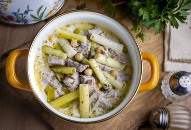 Siveydiz (Türkçe: Antep Style Local Food) taze sarımsak ve kuzu etiyle yapılan bir Antep tabağıdır. Türkçe isim; Siveydiz