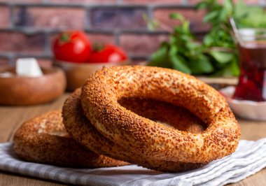 Simit adında bir Türk fast food simidi. Susamlı Türk simidi Simit. Simit geleneksel Türk pastanesidir. Türkçe isim; simit - hayat