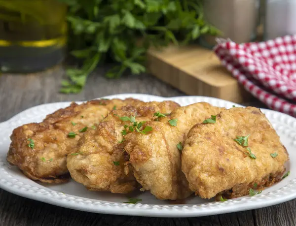 Türk usulü köfteler (Türkçe adı; Kadin Budu Kofte 