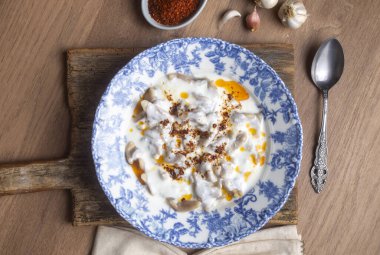 Geleneksel Türk mutfağı; Türk mantısı, Türk adı; Manti, ucgen manti