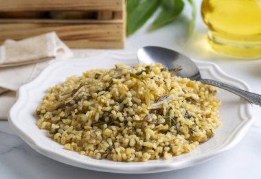 Bitkisel bulgur pilavı. Van bölgesinden 