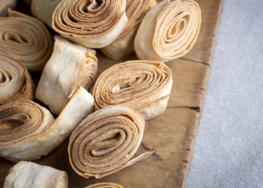 Silor adında Artvin 'den Türk Yemeği - Sarılmış ve Kızarmış Fililo.