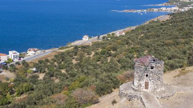 Türkiye 'nin Cunda adasında eski yel değirmeni