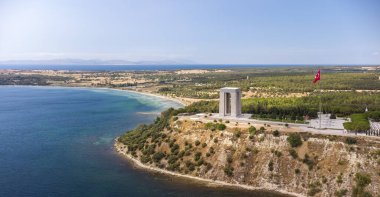 Çanakkale - Türkiye, Gelibolu yarımadası, Birinci Dünya Savaşı sırasında Çanakkale ve deniz çatışmalarının yaşandığı yer. Şehitler Anıtı ve Anzak Koyu. Gün batımında İHA ile fotoğraf çekimi.