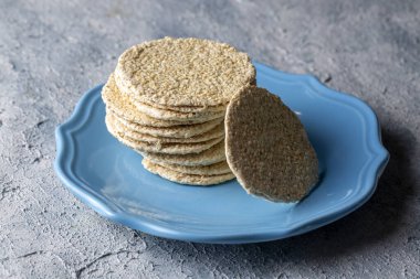 Geleneksel Türk tatlısı; gevrek halva (Türkçe adı; kitir helva)