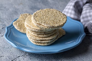 Geleneksel Türk tatlısı; gevrek halva (Türkçe adı; kitir helva)