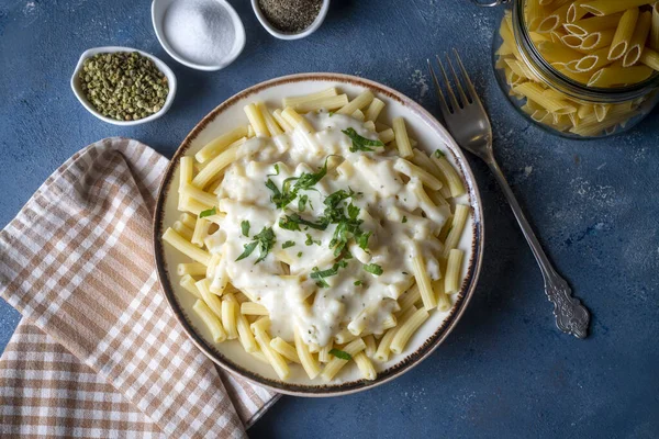 Lezzetli yemekler, peynirli makarna.