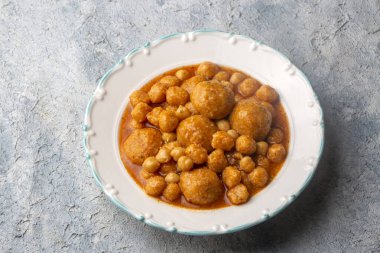 Geleneksel lezzetli Türk yemekleri; Bulgur çorbası (Türkçe adı; Anali Kizli, icli kofte)