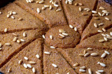 Antakya 'nın geleneksel yemekleri - Türkiye, tepside oruk. Tepside icli kofte, tepside oruk, tepsi orugu, sini kofte)