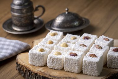 Geleneksel Türk hazzı; Sultan hazzı (Türkçe adı: Sultan lokumu))