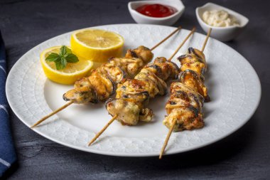 Kızarmış midye, lezzetli midye (Türkçe adı; midye tava, polis ablası midye)