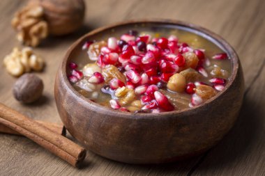 Geleneksel lezzetli Türk tatlıları; Ashura (Emin)