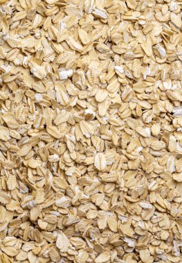 Kuru haddelenmiş yulaf izole yığını