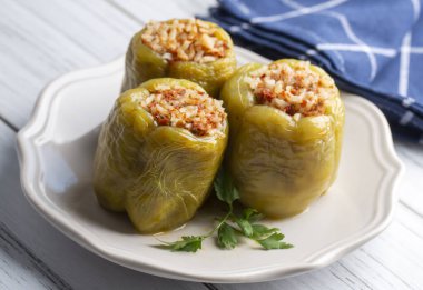 Geleneksel lezzetli Türk yemekleri; dolma dolma dolma dolma dolma biberli et (Türkçe adı; Etli biber dolmasi)