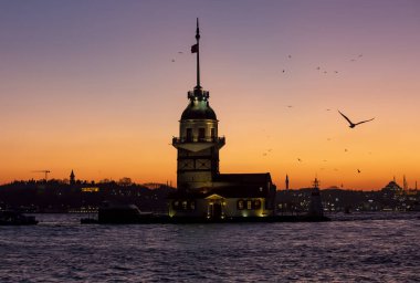 Bakire Kulesi (Kiz Kulesi) gece manzarası