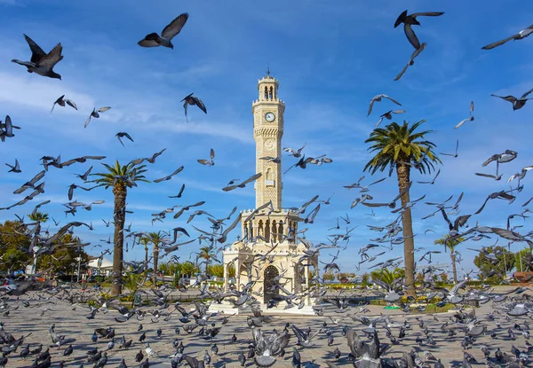 İzmir - Türkiye, 20 Aralık 2018, İzmir Eski Saat Kulesi, Konak Meydanı