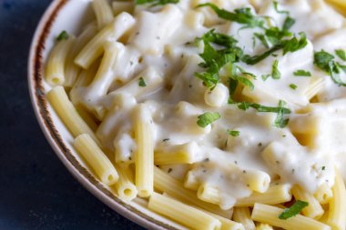 Lezzetli yemekler, peynirli makarna.