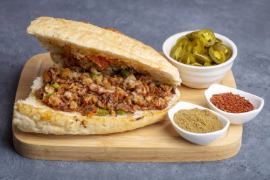 Geleneksel Türk yemeği Kokorec. İzmir Kokorec