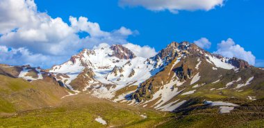 Seyahat konsepti fotoğrafı; Türkiye Kayseri Erciyes Dağı