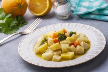 Türk zeytinyağı gıdaları; kereviz (Türkçe adı; Zeytinyagli kereviz)