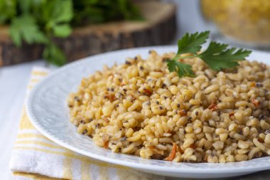 Chia tohumlu Bulgur pilavı (Türkçe adı; chia tohumlu bulgur pilavi)