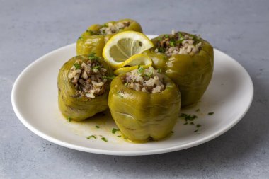 Geleneksel lezzetli Türk yemekleri; dolma dolma dolma dolma dolma biberli et (Türkçe adı; Etli biber dolmasi)