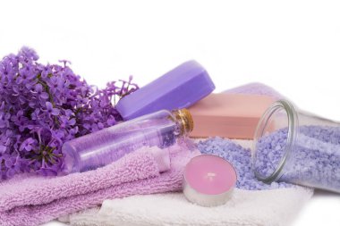 Leylak doğası kozmetik ürünleri, el yapımı yağlar, parfüm, kremler, taze ve leylak çiçeklerinden sabunlar.