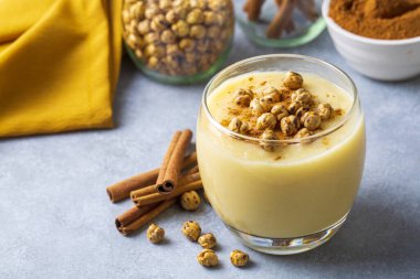 Kızarmış nohut Boza veya Bosa ile geleneksel Türk içeceği