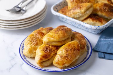 Türk mutfağı; El yapımı Peynirli ıspanak Pastası (Türkçe adı; peynirli - ispanakli pogaca)