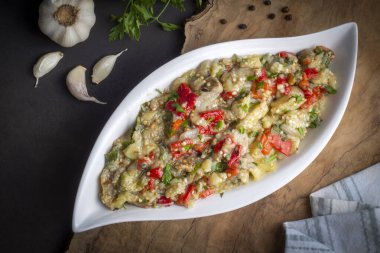 Türk usulü patlıcan aperatifi, patlıcan salatası, kızarmış patlıcan salatası, Türk adı; Patlican salatası, babaganus