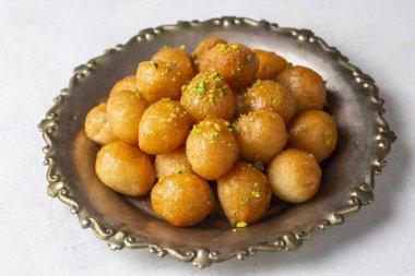 Geleneksel Türk Lokma Tatlısı. Türkçe isim; lokma