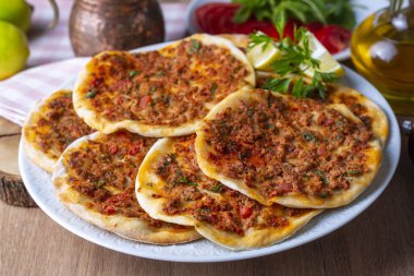 Türk Yemeği Findik Lahmacun - Mini Pizza